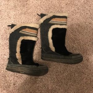 Earth Black and green/grey Winter Boots Negative Heel Size 7 B
